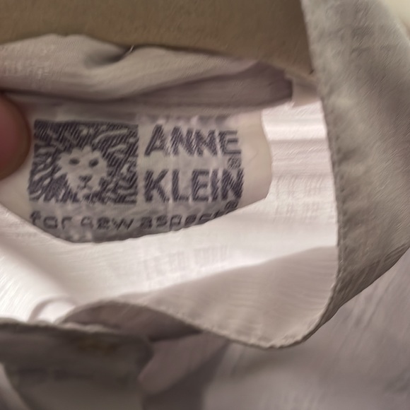 Vintage Anne Klein long sleeve button down blouse with pleated detail - Picture 4 of 6